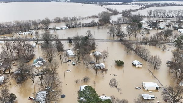 Levee breach spurs evacuation of Rives in Obion County