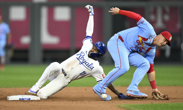 Royals dump Cardinals 8-3, take season series