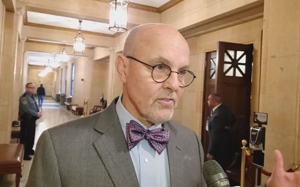 Soaring utility bills, solar federal tax credit cuts dominate Illinois energy debate