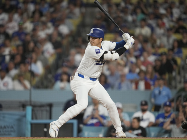 Dodgers hit four 1st-inning homers, then have to rally to beat Cubs 10-8