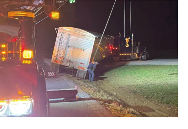 Semi accident cleared in Calloway County