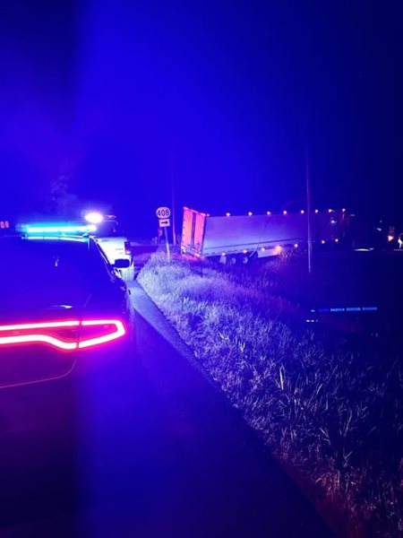 Semi accident blocks Graves County roadway
