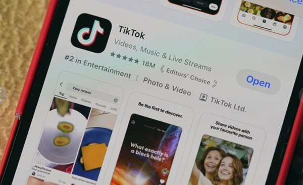 Tik Tok restores service across US after promise of Trump executive order