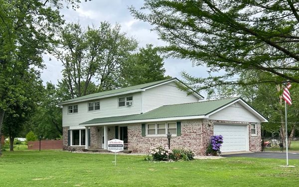 McCracken County Civic Beautification Board May Home of the Month