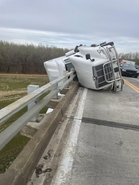 Cairo bridge back open after overturned semi cleared