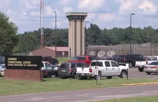 Southern Illinois lawmakers urge that mail be stopped at prisons after employees fall ill