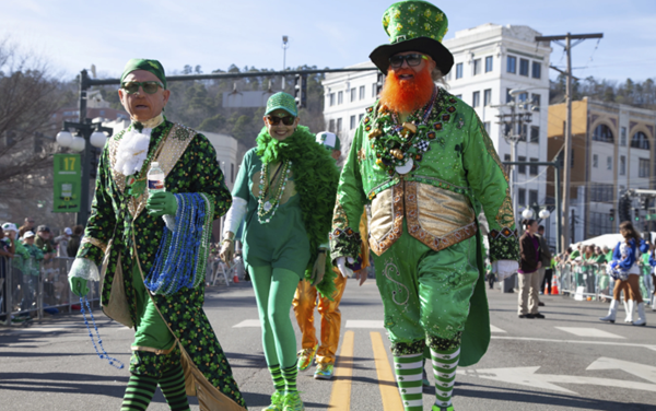 Thousands crowd Arkansas town for world's shortest St. Patrick's Day parade