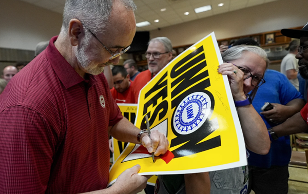 Autoworkers union wins vote at VW plant in Tennessee