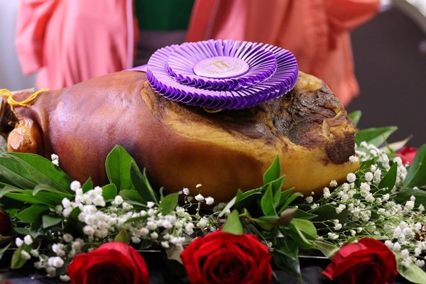 Kuttawa ham brings record $5 million in state fair charity auction