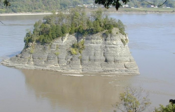 Falling Mississippi River levels begin to threaten barge, cruise ship traffic