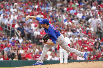 Hendricks carries shutout into 8th, Cubs blank Cardinals 3-0