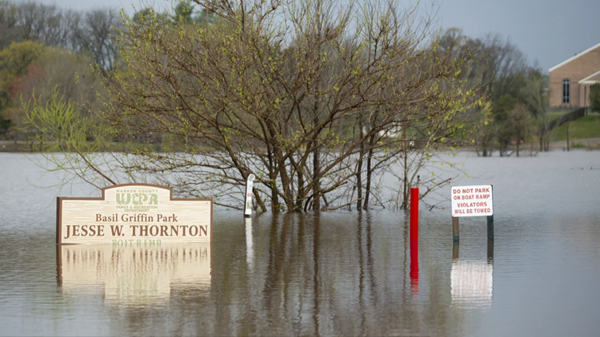 Hopkinsville, Bowling Green under water; two fatalities in Kentucky