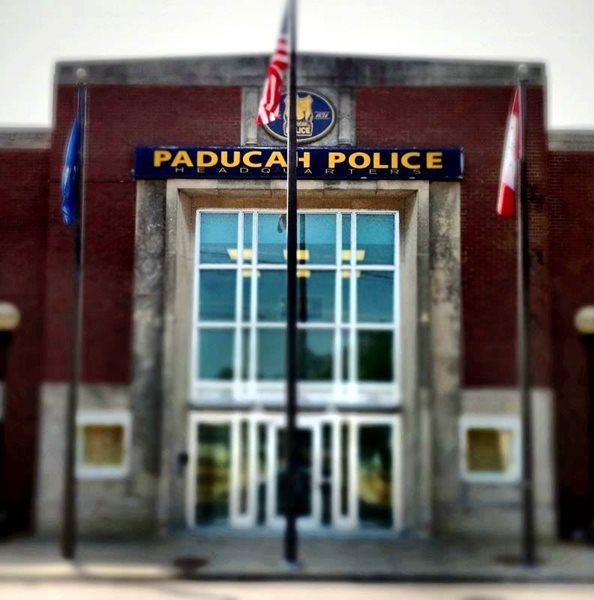 Paducah Police help elderly man during medical emergency