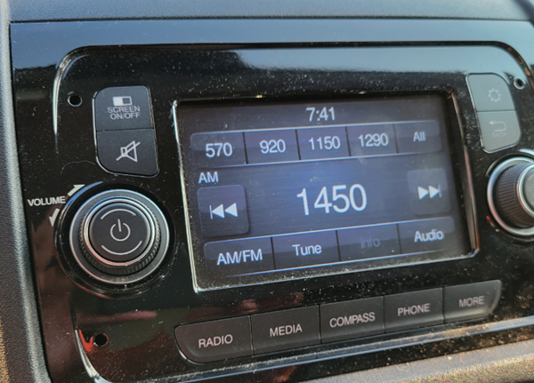 Ford does U-turn, decides to keep AM radios in new models