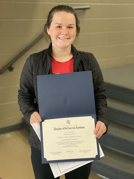 DAR honors MCHS students