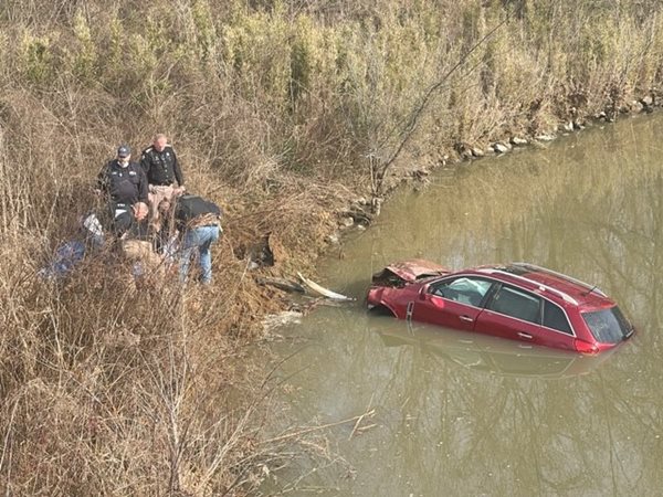 Paducah resident saves man from submerged vehicle 