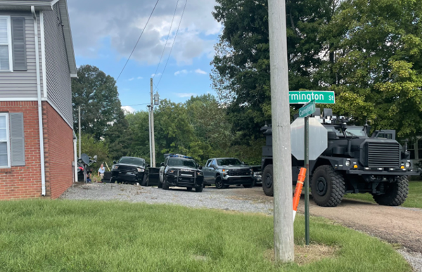 Police standoff ends peacefully in Farmington