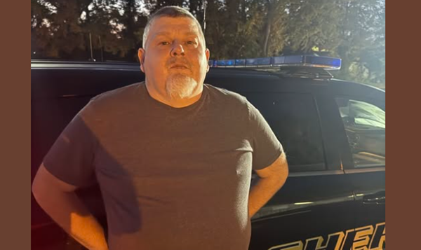 Graves deputy jailer charged with providing contraband to inmates