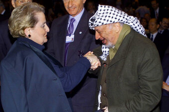 Madeleine Albright, 1st female US secretary of state, dies