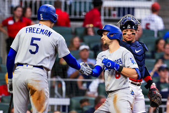 Turner homers, Dodgers stop Braves 4-1 in Freeman's return