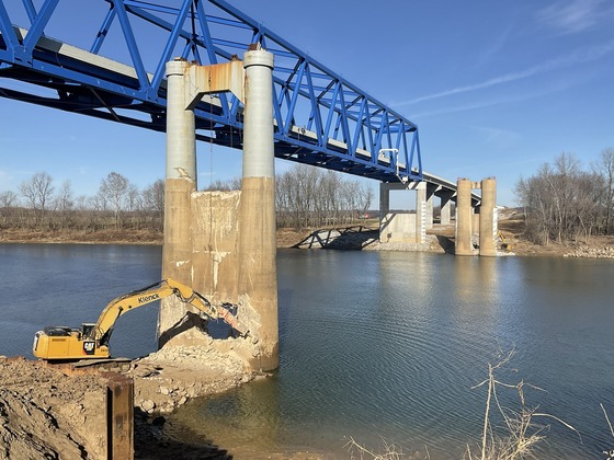 Old Smithland bridge pier demolition expected in early January