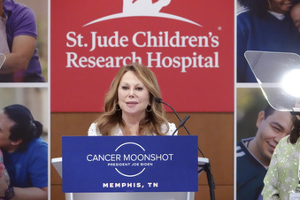 Marlo Thomas celebrates Thanks and Giving's 20th year and $1 billion raised for St. Jude hospital