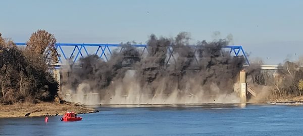 Old US 60 Cumberland River bridge demolished; new bridge back open