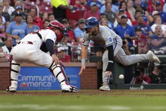 Perez homers in both games of doubleheader, Royals sweep Cardinals with 6-4 and 8-5 victories