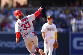 Donovan's grand slam carries Cardinals over Padres 5-4