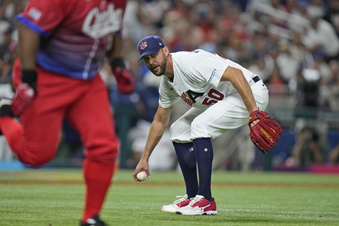 Wainwright will miss Opening Day start with groin injury