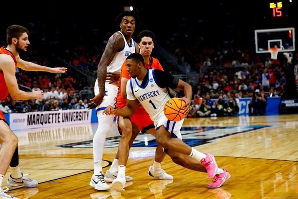 HOW SWEET (16) IT IS! Kentucky bounces Illinois; Tennessee next on dance card in Indy