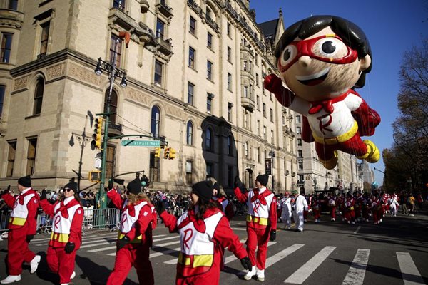 Perfect weather draws 3 million to Macy's parade