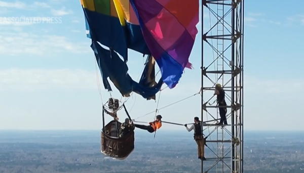 Two rescued after hot air balloon snags communications tower 900 feet off ground