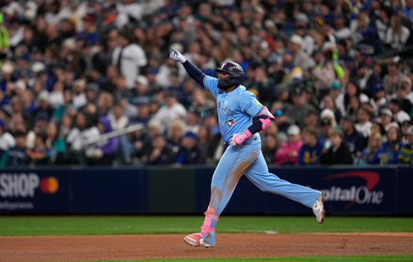 Blue Jays erupt for 5 homers to trounce Mariners 13-4