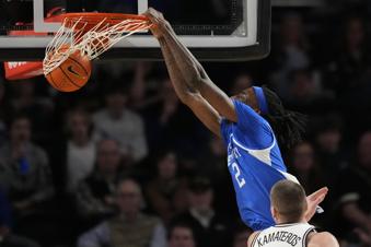Reeves leads 6 in double figures as Kentucky routs Vandy 109-77