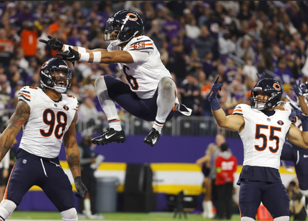 Bears win ugly, 12-10 over Vikings