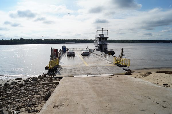 Dorena-Hickman Ferry closed by low river levels