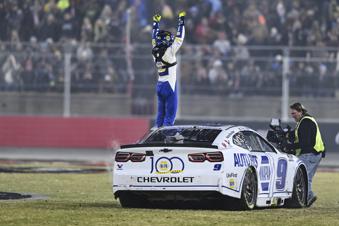 Chase Elliott wins Clash at Bowman Gray and sets sights on following it with Daytona 500 victory
