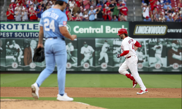 Royals rebound from 5 down to trip Cardinals 10-7