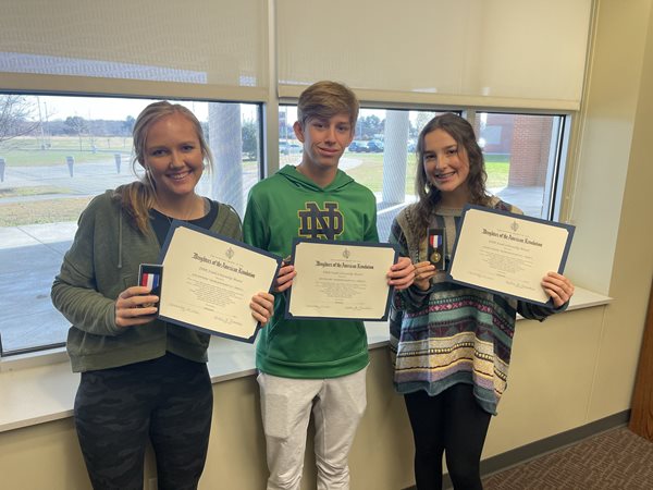 DAR honors MCHS students