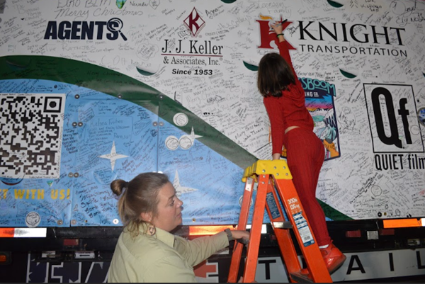 Hundreds get a peek at the U.S. Capitol Christmas tree during stop in Paducah