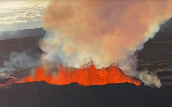 Mauna Loa lava could block key Hawaiian highway