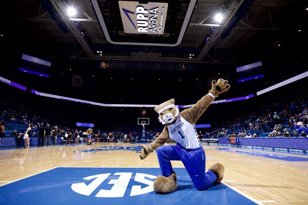 UK moves up to No. 9 in latest AP Poll